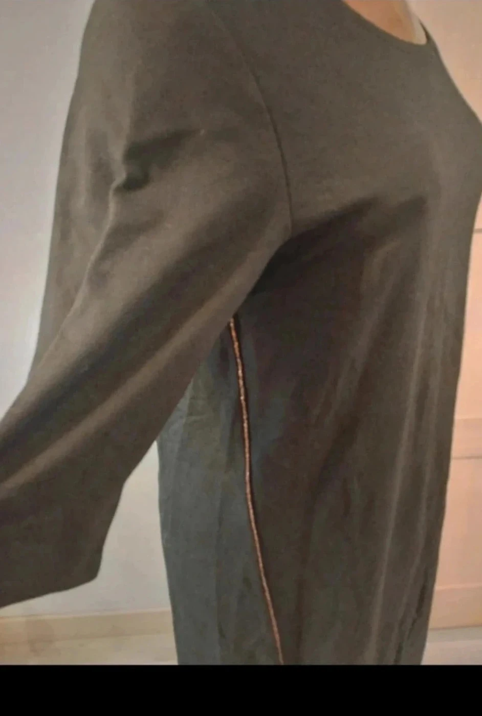 Vestido preto com detalhe dourado em cada lado CKS T40 novo – photo 4
